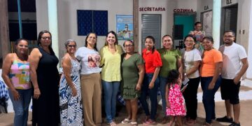 Deputada Janaina participa de jantar com fiéis e doa ar-condicionado para igreja em Coquelândia