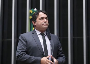 Deputado Júnior Lourenço apresenta Projeto de Lei para Transporte Gratuito de Corpos: Uma Ação de Solidariedade para Famílias de Baixa Renda