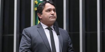 Deputado Júnior Lourenço apresenta Projeto de Lei para Transporte Gratuito de Corpos: Uma Ação de Solidariedade para Famílias de Baixa Renda